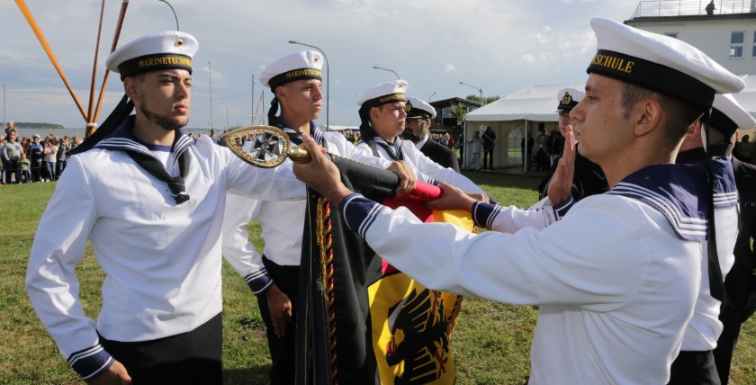 Mit neuen Maßnahmen sollen junge Soldaten weit über die Vereidigung hinaus für die Marine gewonnen werden, Foto: Bw/Steve Back