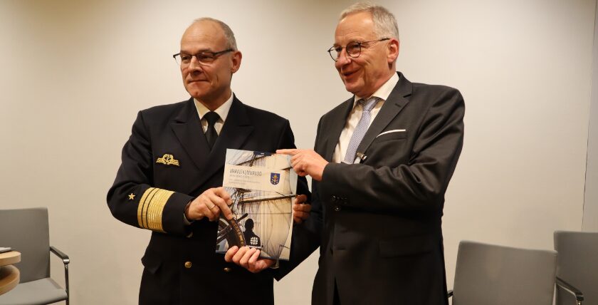 Vizeadmiral Jan C. Kaack und DMI-Präsident Konteradmiral a.D. Karsten Schneider, Foto: Brüdegam