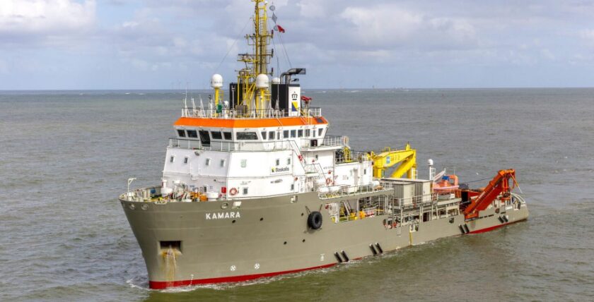 UXO-Spezialschiff "Kamara" im Einsatz. Foto: Boskalis