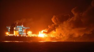 Feuer auf MV Marlin Luanda nach Raketentreffer. Foto: ALINDIEN/F.Feau