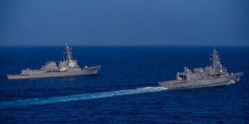 USS Mason (DDG 87) und Zerstörer Akebono (DD 108, Murasame-Klasse) im Golf von Aden. Foto: U.S. Navy/S.Alaman