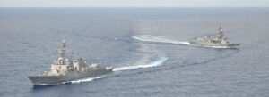USS Mason (DDG 87) und Zerstörer Akebono (DD 108) im Golf von Aden. Foto: U.S. Navy/S.Alaman