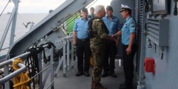Vizeadmiral Thomas Daum, Inspekteur Cyber- und Informationsraum, bei einem Besuch der Marine, Foto: Bw