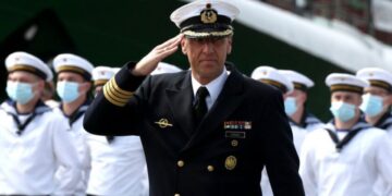 Der scheidende Kommandeur MOS, KzS Grimm während einer Vereidigung. Bild: Bundeswehr