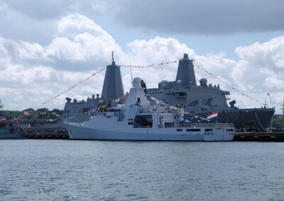 HNLMS „Holland“ vor der USS „New York“