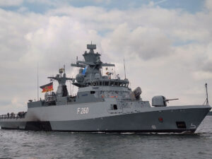 Ausfahrt Korvette "Braunschweig" mit dem Inspekteur der Marine an Bord