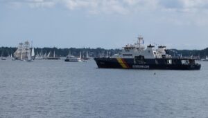 Begleiter und Wache: Bundespolizei See mit BP 84 "Neustadt", Foto: hsc