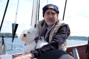 Marineforum Redakteur Hans - Uwe Mergener mit „See“-Hund