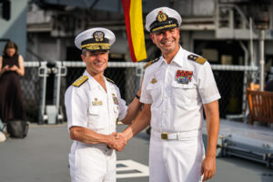 Adm Perry COM 2nd Fleet begrüßte den Kommandanten, Foto: Theska