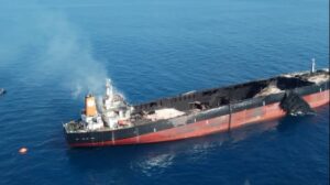 Crude oil tanker „Pablo“ mit leeren, durch Explosionen aufgerissen Ladetanks. Bild: MMEA