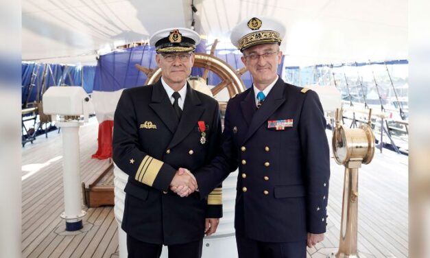 Kieler Woche: Inspekteur Marine mit "Orden der Französischen Ehrenlegion" ausgezeichnet