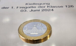 Kiellegung erste F126 - die Münze. Foto: Uwe Mergener