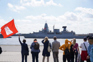 Auslaufen Fregatte Hamburg, Foto: Bw/ Rodewald