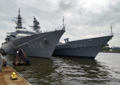 Japanisches Schulschiff "Kazima" und Zerstörer "Shimakaze" auf Besuch in Hamburg. Foto: hsc