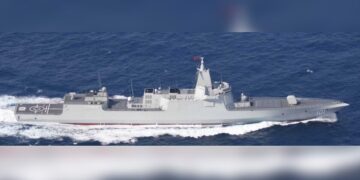 Chinesischer Zerstörer Typ 055 mit 112 VLS-Zellen, Foto: JMSDF