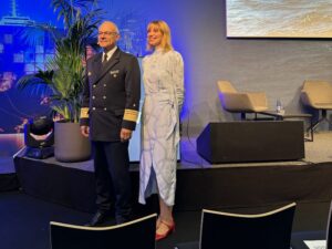 Vizeadmiral Jan C. Kaack und Irina Haesler, Foto: IK