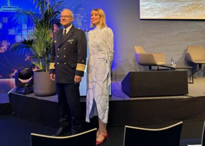 Vizeadmiral Jan C. Kaack und Irina Haesler, Foto: IK