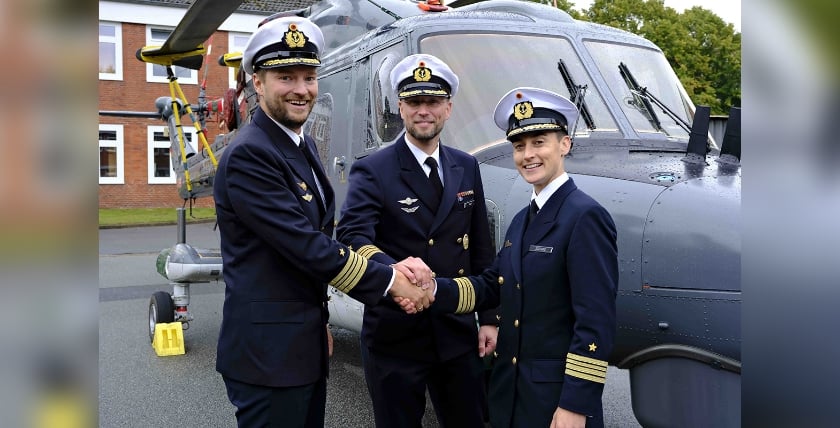 Heute übergab Fregattenkapitän Florian Vosgerau die 3. Staffel des Marinefliegergeschwaders 5 an die neue Staffelkapitänin, Fregattenkapitän Tabea Zachau, Foto: Daniel Angres