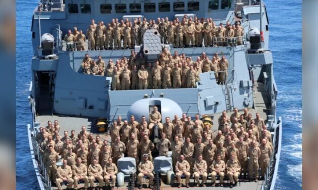 Presentation of the combat medal to the crew of the frigate "Hessen"