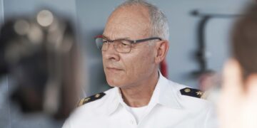 Am 03. Oktober 2024 fand im Rahmen des Manövers 'IPD24' im Hafen von Singapur auf dem Einsatzgruppenversorger Frankfurt am Main ein Interview mit dem Inspekteur der Marine, Vizeadmiral Jan Christian Kaack, statt.