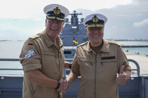 Flottillenadmiral Axel Schulz übergibt den Posten als Commander Task Group über die TG 500.01 an Flottillenadmiral Helge Risch. Foto: Foto: Leon Rodewald