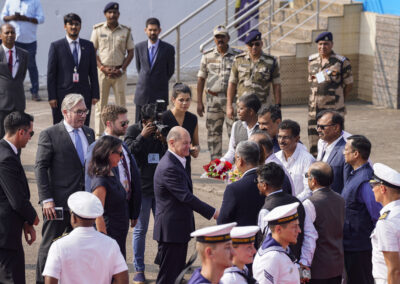 Welcoming the guests on the pier. Photo: Bw/Rodewald