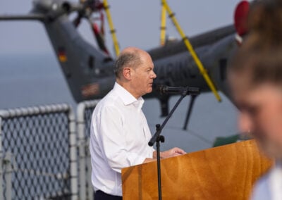 Federal Chancellor Olaf Scholz, speech on the helideck "Frankfurt am Main". Photo: Bw/Rodewald