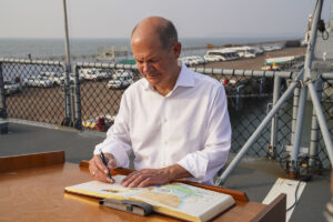 Entry in the guest book of the EGV "Frankfurt am Main". Photo: Bw/Rodewald