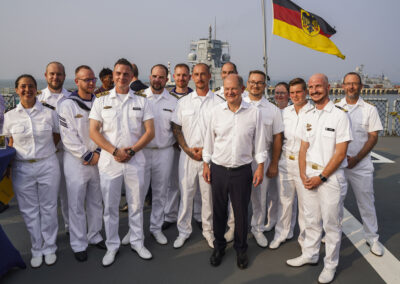 Crew photo with the Federal Chancellor. Photo: Bw/Rodewald