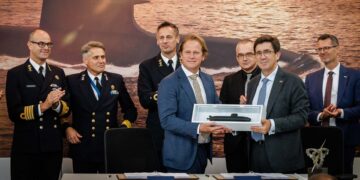 Signing of the delivery contract for the Orka-class submarines by State Secretary Gijs Tuinman (left) and Naval Group CEO Pierre-Eric Pommellet (right). Photo: Naval Group