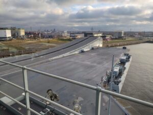 Blick von der Brücke auf den "Ski-Jump"