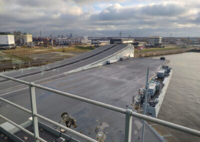 Blick von der Brücke auf den "Ski-Jump"