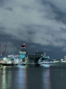 Flugzeugträger HMS "Queen Elizabeth" der britischen Royal Navy im Hamburger Hafen, Foto: M. Savasogan, elb-bureaux.com