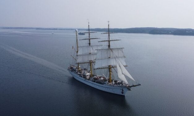 "Gorch Fock" zu Besuch in Hamburg