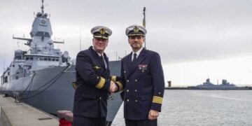 The current commander of Operational Flotilla 2, Flotilla Admiral Axel Schulz, and the current Chief of Staff and designated commander of EF2, Captain Sven Beck, pose in front of the troop flag and the frigate "Sachsen". Photo: Bundeswehr / Rodewald