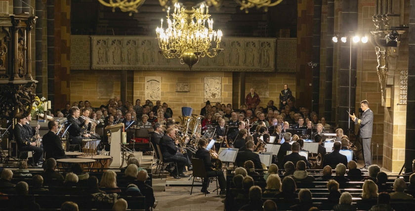 A magnificent ambience, a wonderful ensemble - the Wilhelmshaven 2023 Naval Music Corps in St. Peter's Cathedral in Bremen, Photo: Bundeswehr/Thomas Krey