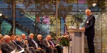 Former Rear Admiral Karsten Schneider opens the Maritime Convention, Photo: Bundeswehr/Tom Twardy