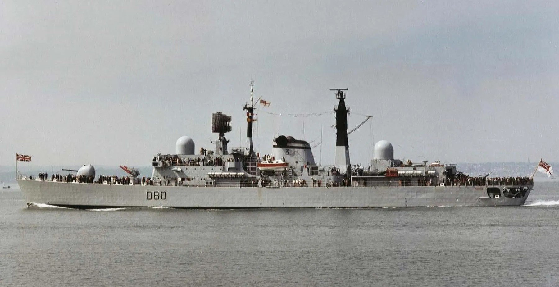 Die zweite HMS „Sheffield“ mit kostensparenden Kompromissen hatte Schwächen. Foto: Imperial War Museum