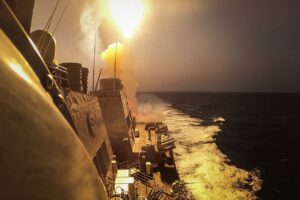 USS Carney (Arleigh Burke class, DDG 64) shooting down an SM2. Photo: U.S. Navy