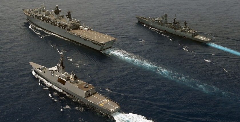 HMS BULWARK mit FS COURBET (F712) und FGS SCHLESWIG-HOLSTEIN (F216). Foto: UK MoD/Des Wade