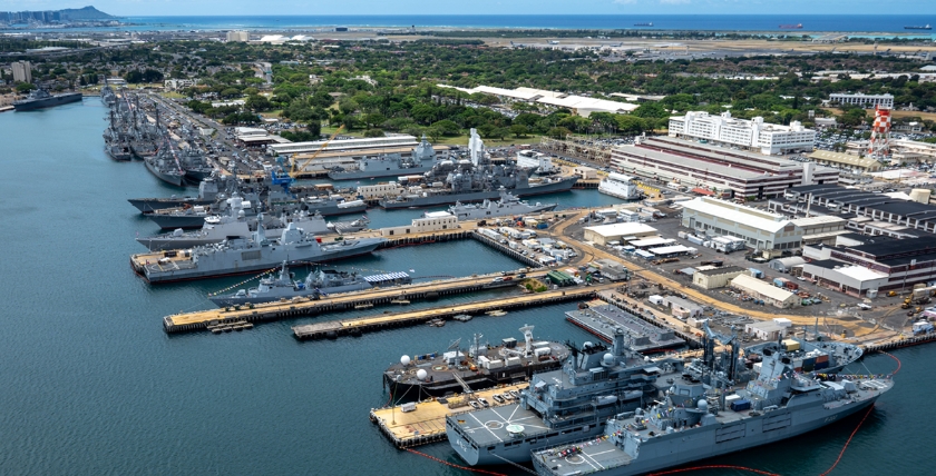 Together with ships from other nations, the German Indo-Pacific convoy lies in Pearl Harbor, photo: US Navy/John Bellino