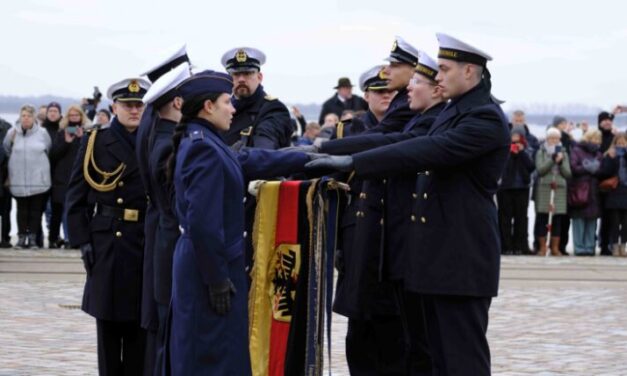 Swearing in and ceremonial pledge on the harbour island in Stralsund