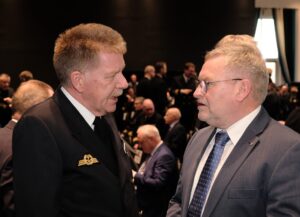 Konteradmiral Jörg Klein und Vizeadmiral a.D. Rainer Brinkmann, Foto: hsc