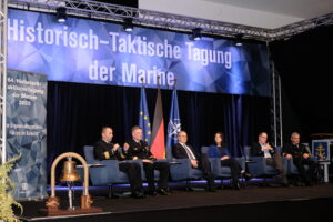 Das Panel, moderiert von Fregattenkapitän Swistek, Foto: hsc