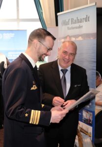 Viel besucht: die Ausstellung des Marinemalers Olaf Rahardt, Foto: hsc