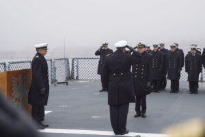 The commander of the troopship squadron, Captain Andreas Schmekel, hands over command from Frigate Captain Hanno Weisensee to Frigate Captain Sebastian Fliege, Photo: Leon Rodewald