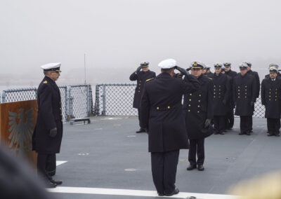 The commander of the troopship squadron, Captain Andreas Schmekel, hands over command from Frigate Captain Hanno Weisensee to Frigate Captain Sebastian Fliege, Photo: Leon Rodewald