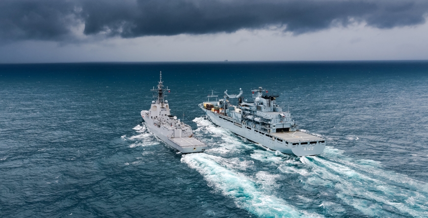 Frankfurt am Main during a supply manoeuvre with the Australian guided missile destroyer Sydney, photo: Commonwealth of Australia, Department of Defence/Jarrod Hall