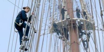 School ship "Juan Sebastián de Elcano" - Princess Leonor boards. Photo: Casa de H.M. El Rey (Royal Palace)