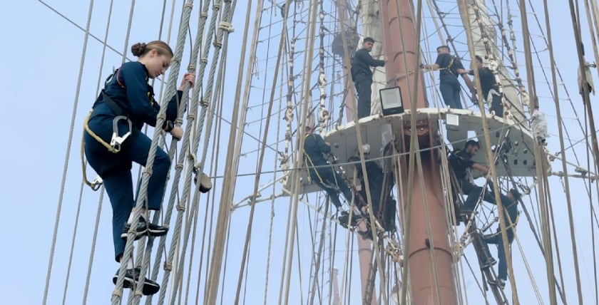 School ship "Juan Sebastián de Elcano" - Princess Leonor boards. Photo: Casa de H.M. El Rey (Royal Palace)